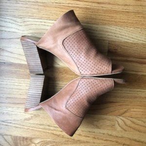 Adam Tucker Mylee mules